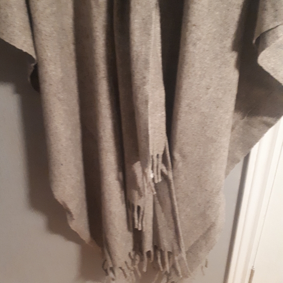 Poncho - Picture 3 of 5
